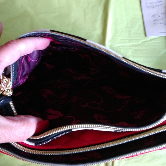 Super cute black white and red Betsey Johnson cros - Picture 2 of 7